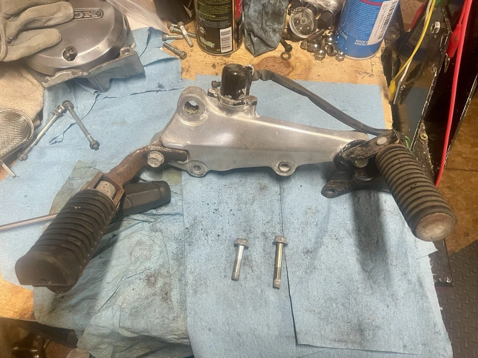 1978 Honda Cb400 Hawk Hondamatic conjunto de peg de pé lateral esquerdo - Imagem 1 de 4