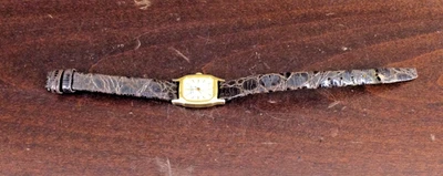 Ladies Bulova Wristwatch P5 Quartz Base Metal Bezel Square Face Vintage Japan - Image 1 of 4