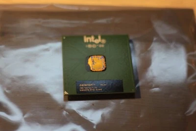 Intel Celeron PC CPU Processor SL4P8 700MHz 128KB 66MHz FSB Socket 370 Retro - Image 1 of 2