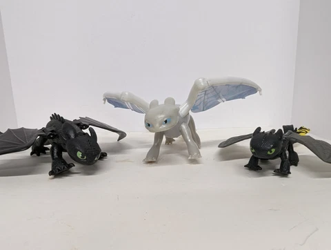 How To Train Your Dragon  1 Lightfury Deluxe Figure 2 Toothless Lot of 3 Cover