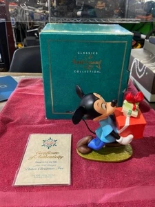 WALT DISNEY CLASSICS COLLECTION 1995 HOLIDAY ANNUAL "PRESENT'S FOR MY PALS" - Picture 1 of 9