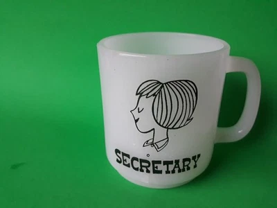 Винтажная кружка из молочного стекла, секретарь 8 унций - Изображение 1 из 4