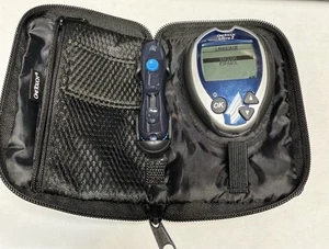 Medidor de glucosa en sangre One Touch Ultra 2, dispositivo de punción, batería y estuche de transporte - Imagen 1 de 5