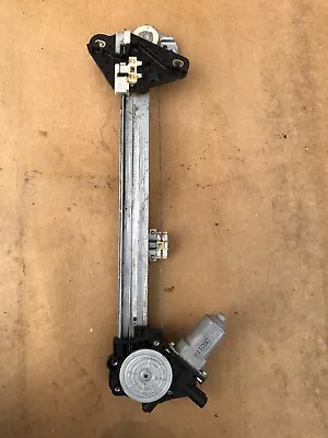 Regulador de ventana de puerta trasera derecha potencia OEM 2007 2008 2009 2010 2011 Honda CR-V Foto 1 de 4