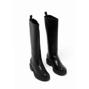 Stuart Weitzman Women's Norah Lug Sole Leather Chelsea Boots Size 9C Defected - Picture 1 of 3