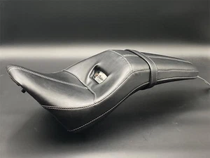 Indian Motorcycles Leather seat with white stiching M647201AR - Foto 1 di 9
