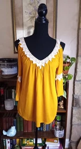 G Collection Cold Shoulder Yellow Top Bell Sleeve Crochet V Neck Women's Small - Picture 1 of 10