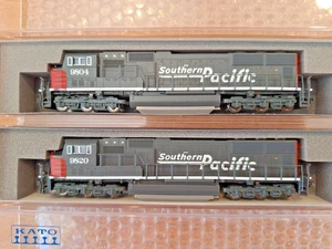 Spur N KATO SD70M Southern Pacific (beide Motoren) Artikel #176-7611 & 176-7612 NOS - Bild 1 von 3