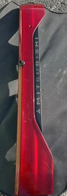 🚘Panel de adorno de luz trasera central para puerta trasera Mitsubishi Montero Sport 1997-2004 Foto 1 de 4