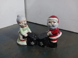 Vintage Mr. & Mrs. Claus Salt & Pepper Shakers - Fast Shipping  - Picture 1 of 11