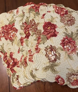C&F Home Set 12 Placemats Floral Reversible 100% Cotton Quilted Scalloped Fabric - Picture 1 of 7