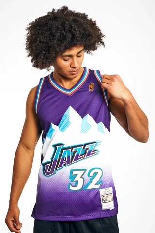 Mitchell & Ness UTAH JAZZ 1996 KARL MALONE 🏔 GOLD NBA LOGO 🏔 SWINGMAN JERSEY Cover