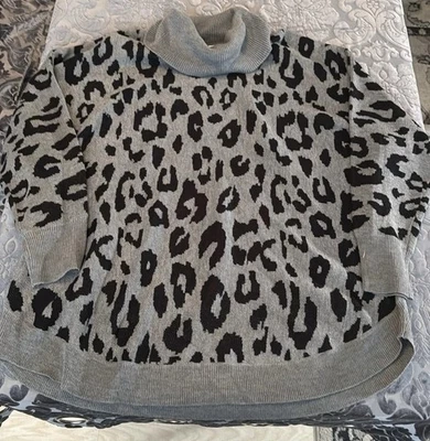 Suéter tejido con cable de leopardo cuello capucha gris y negro Liz Claiborne para mujer talla: XXL Foto 1 de 4