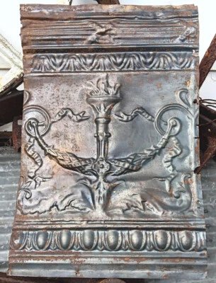 Antiga tocha de teto gótica vitoriana azulejo de estanho azevinho ovo dardo flor chique - Imagem 1 de 4