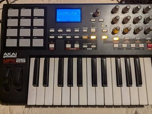 Akai Professional Mpk 25 (Mk1) Usb Midi Performance Keyboard - Picture 1 of 8