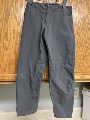 Pantalones de Senderismo Patagonia Niños Gris Oscuro Talla 7-8 Niño Pequeño Agujero en la Rodilla Foto 1 de 4