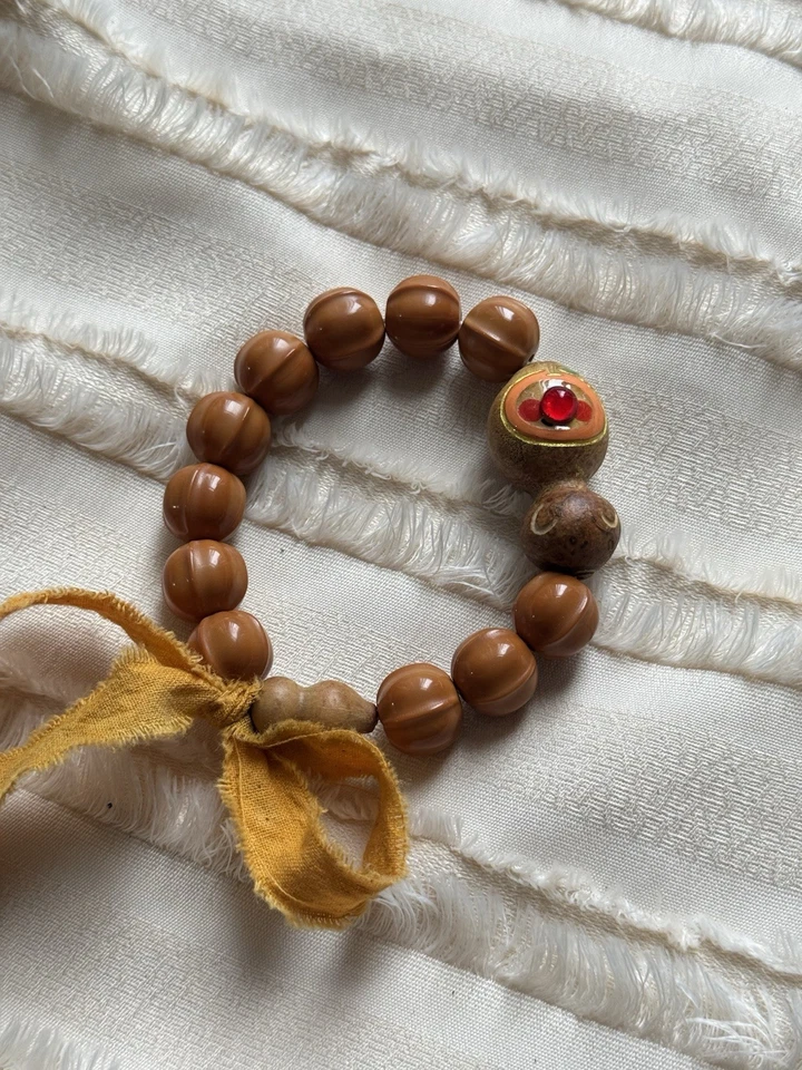 Pulsera china de semillas de bodhi, nogal y calabaza pintada中国文玩 Foto 1 de 4