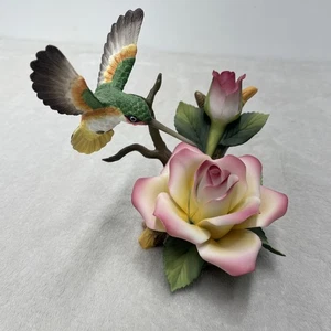 Estatuilla de porcelana vintage Andrea by Sadek colibrí y flor de rosa - Imagen 1 de 15