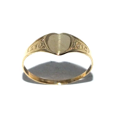 Childrens/kids 9ct yellow gold heart shape topped signet ring, UK size I 1/2 - Image 1 of 4