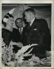 1950 Press Photo U.S Vice Pres.Alben Berkley shake hands with Sylvia A.Sorkin