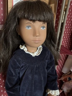 罕见复古 1980 年 LE Sasha 娃娃棕色头发天鹅绒 COA 限量版 — 第 1/4 张图片