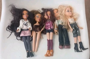 Vintage 2001 Bratz Bundle 5 Dolls Cloe, Yasmin, Sasha, Jade - Picture 1 of 4