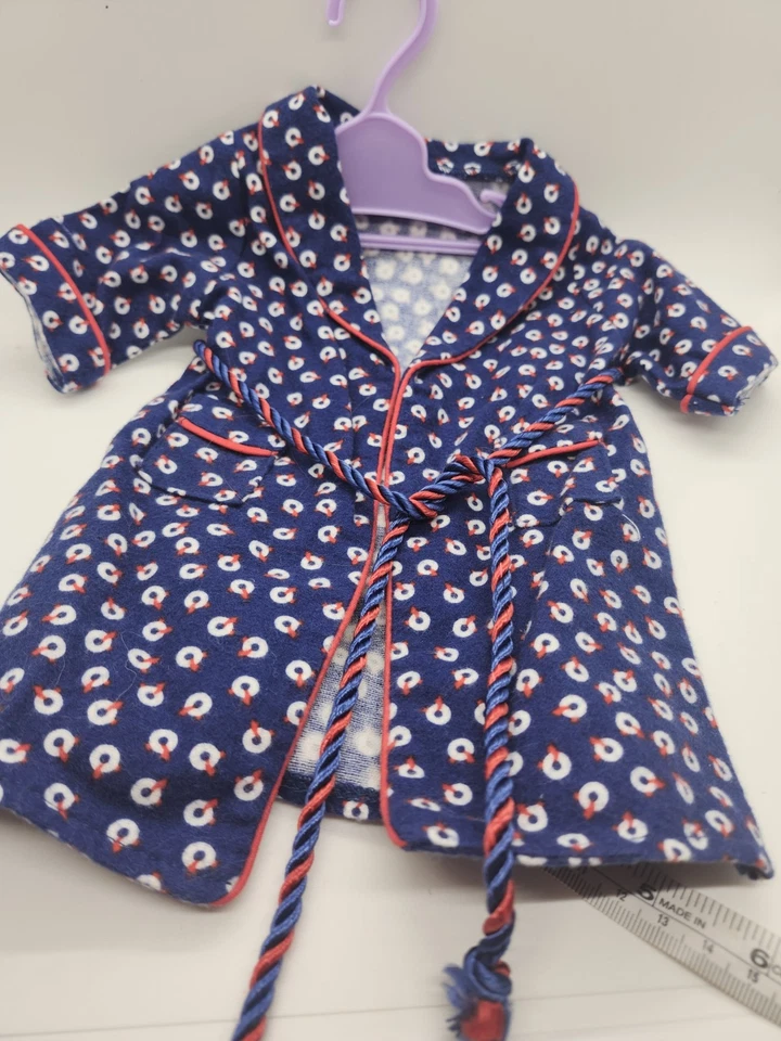 American Girl Molly’s Robe Muñeca Coleccionable Ropa Retirada Viene con Percha.  Foto 1 de 3