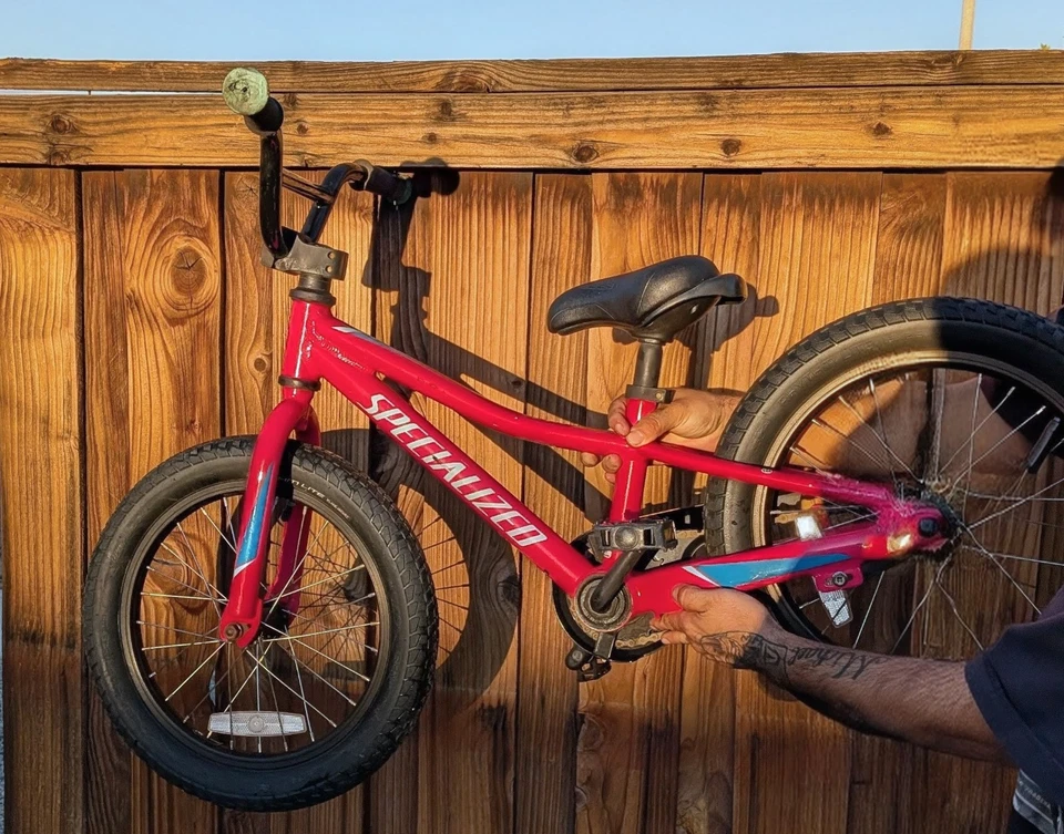 Bicicleta de freno de montaña rusa de una sola velocidad Specialized Riprock aluminio ruedas de 16" Foto 1 de 3