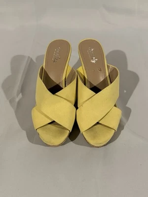 Tacones de corcho de cuña amarillos para mujer talla 8 punta abierta Charles de Charles David Foto 1 de 4