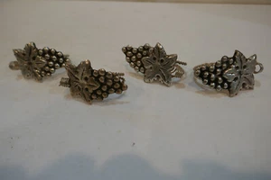 Vintage SilvertoneTone Bunch of Grapes Napkin Rings Set of 4 Vintage Tableware - Picture 1 of 5