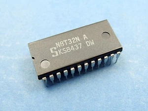 N8T32N; 8-bit Latched Addressable Bidirectional I/O Port; Signetics - 1pcs - Bild 1 von 5