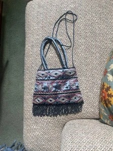 Borsa da sera ricamata e con perline tracolla e manico con frange di perline nere ~9" - Foto 1 di 4