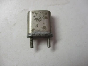 Texas Radio Crystal 32.975 MHz MC 0.09 inch X 13mm 0.5in Spaced Leads Vtg - Zdjęcie 1 z 3