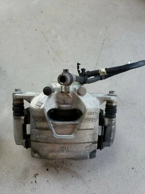 Cadillac ATS 2013 14 15 16 17 2018 base pinza de freno del conductor delantero izquierdo con pastillas Foto 1 de 4