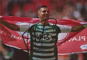 YEOVIL: VITALIJS MAKSIMENKO SIGNED 6x4 CELEBRATION PHOTO+COA - Picture 1 of 1