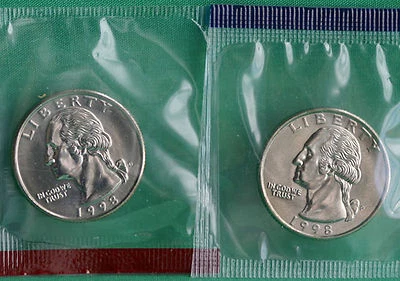 1998 P and D Washington Quarter TWO Coins from US Mint Uncirculated Set BU Cello - Image 1 of 3