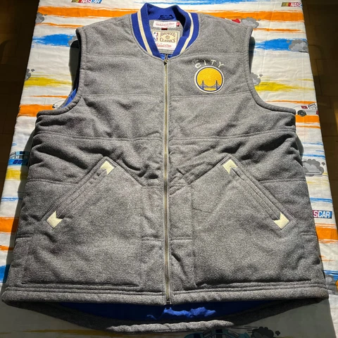 Golden State Warriors Retro Vintage The City Puffer Vest Jacket Mitchell & Ness Cover