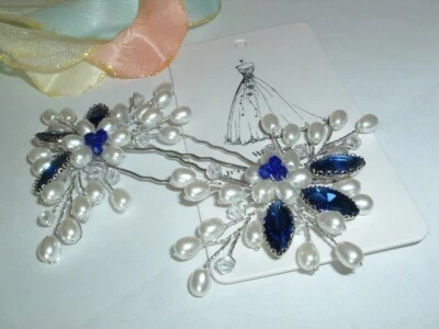 Par de alfileres plateados en aerosol de diamantes de imitación azul perla blanca nuevos con etiquetas Foto 1 de 4