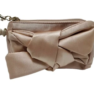 Mini Cartera para Mujer Jessica Simpson Rosa Suave Seda Muñequera Lazo Baguette - Imagen 1 de 5