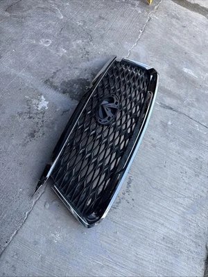 Parrilla delantera Infiniti QX60 2022-2023 OEM 62310-6SA1D Foto 1 de 4