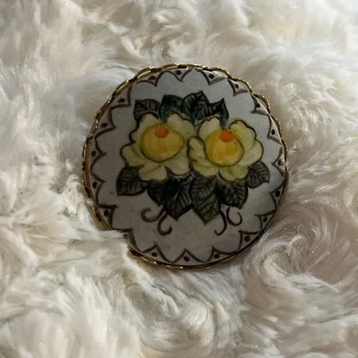 Broche prendedor flor amarilla floral tono dorado vintage pintado a mano Foto 1 de 4