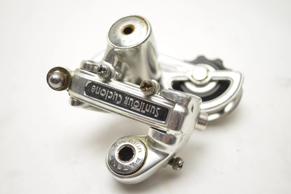 MAEDA SUNTOUR CYCLONE BICYCLE 7 SPEED SHORT CAGE REAR DERAILLEUR RD-1700 - Image 1 of 4