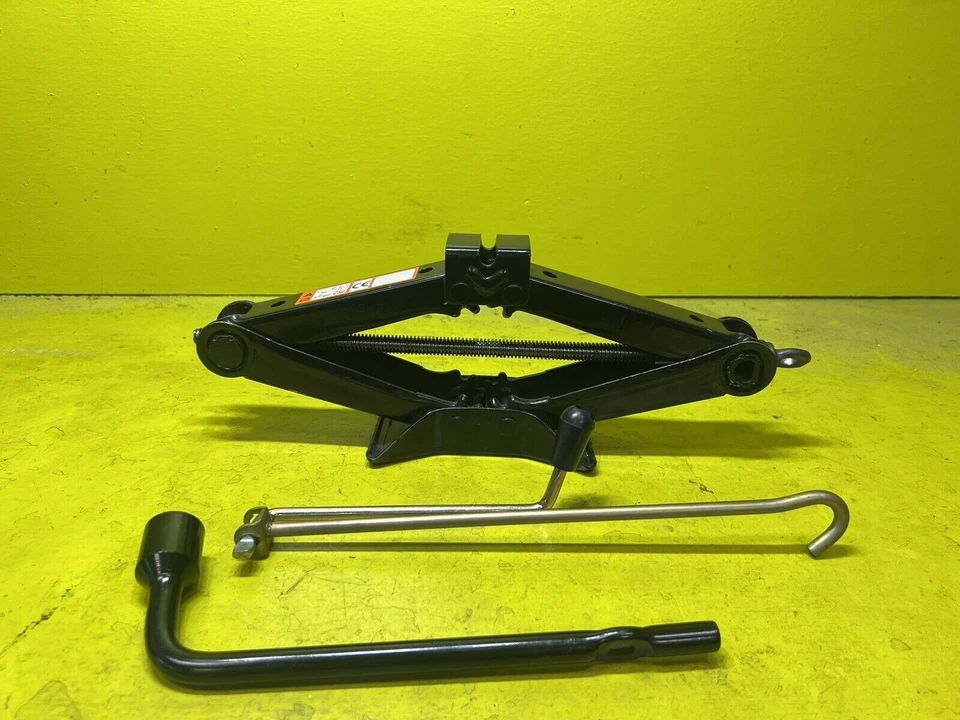 JACK ASSEMBLY WITH JACK HANDLE AND LUG WRENCH FITS:2002-2007 BUICK RENDEZVOUS - Image 1 of 1