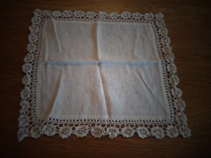 1 VINTAGE ANTIQUE OFF WHITE DOILY DRESSER SCARF MAYBE CROCHET SQUARE - Picture 1 of 8