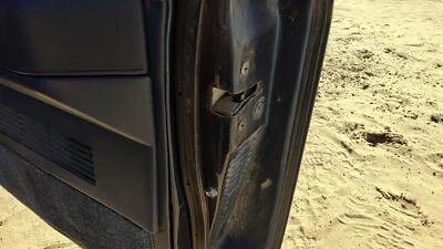 Nissan Pathfinder 1995 pasajero pestillo de puerta delantera derecha con varillas/cables OEM Foto 1 de 4