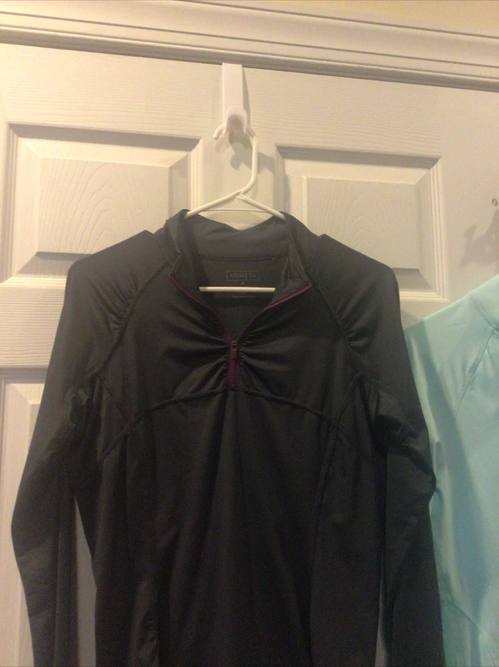 Pullover gris con cremallera Athleta 1/4 para mujer talla M gris entrenamiento bolsillo trasero Foto 1 de 4