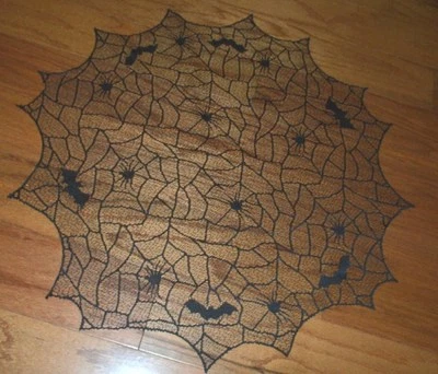 Heritage Encaje Tela Negra Halloween Araña y Murciélagos Decoración de Mesa Top 30" (135) Foto 1 de 2