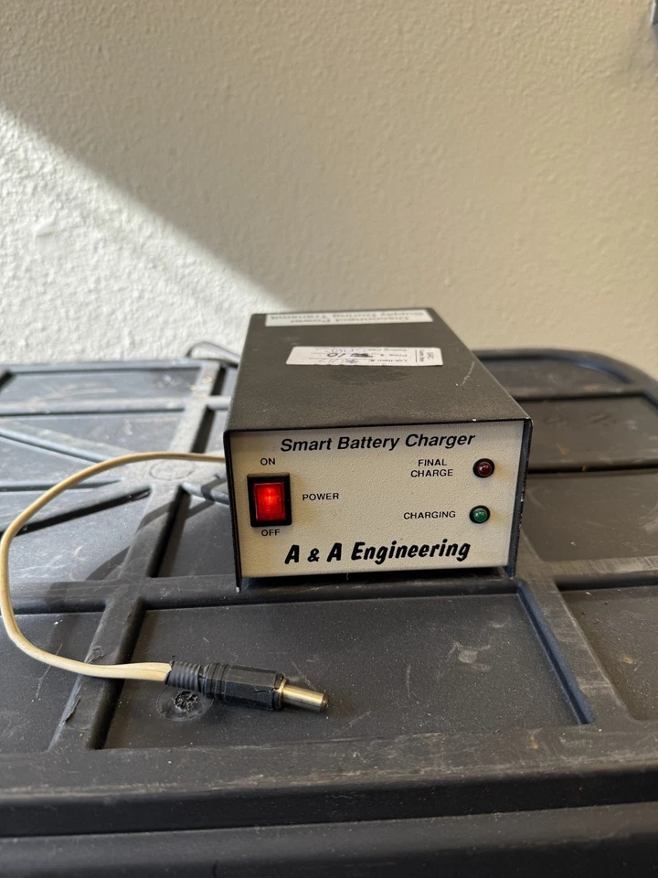 Cargador de batería inteligente de A&A Engineering Foto 1 de 4
