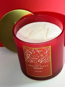 Vela navideña Place & Time "SPICED APPLE TODDY" 3 mechas 13 oz - Imagen 1 de 3