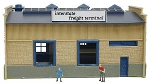 Model Power N B/U CF Truck Depot, Lighted w/Figures - Picture 1 of 2